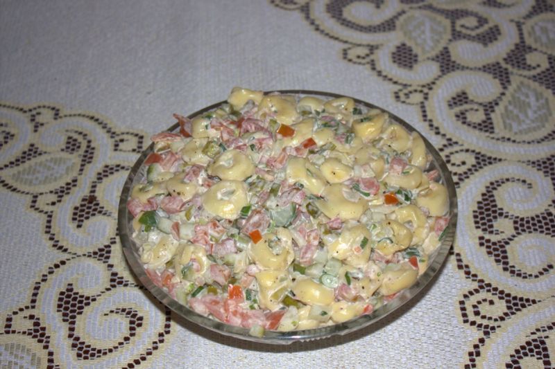 Sałatka pomidorowo-makaronowa  Sałatka pomidorowo-makaronowa