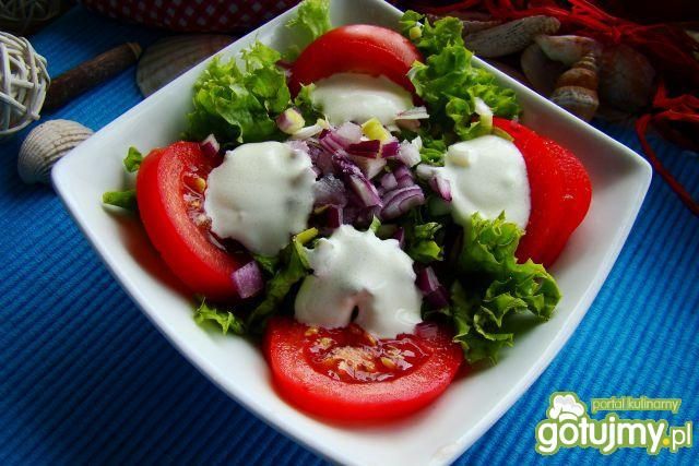 Sałatka prosta z sosem czosnkowym  Sałatka prosta z sosem czosnkowym