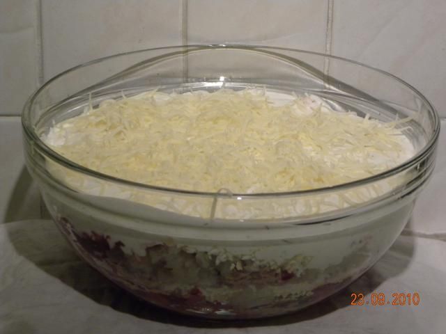 Sałatka przekładana Sałatka przekładana