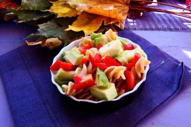 Sałatka razowa z awokado i oliwą  Sałatka razowa z awokado i oliwą