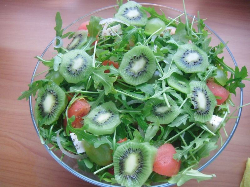 Sałatka rukola z kiwi Sałatka rukola z kiwi