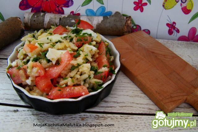 Sałatka ryżowa z jajkiem na miękko