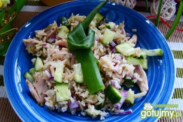Sałatka ryżowa z kurczakiem 
