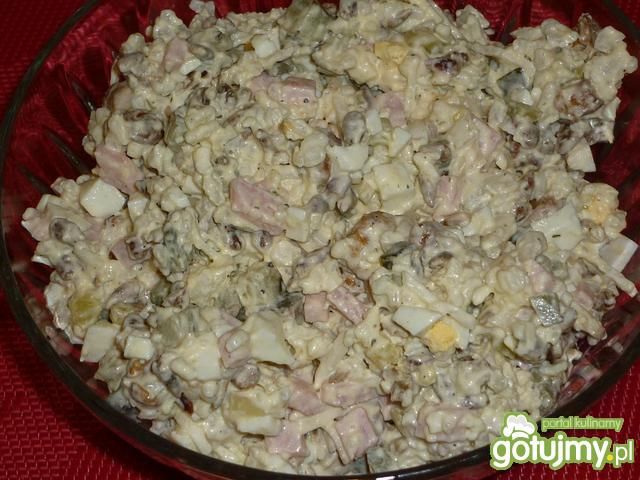 Sałatka ryżowa z kurkami marynowanymi