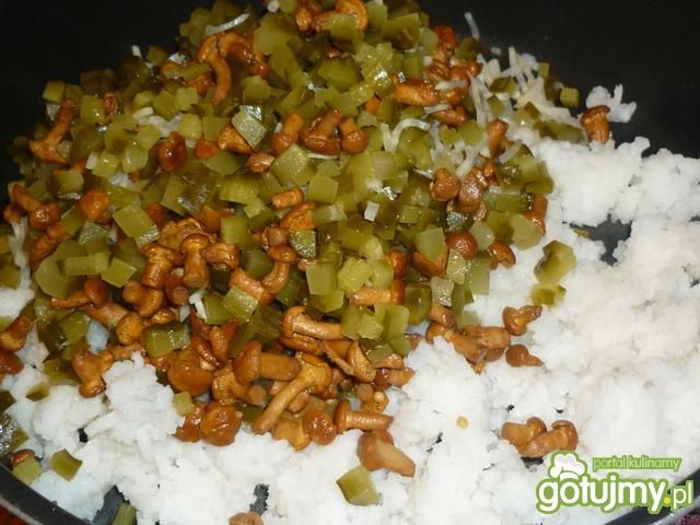 Sałatka ryżowa z kurkami marynowanymi