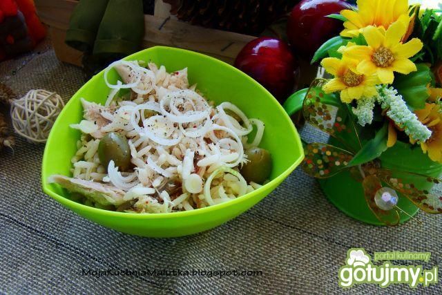 Sałatka ryżowa z makrelą i porem  Sałatka ryżowa z makrelą i porem