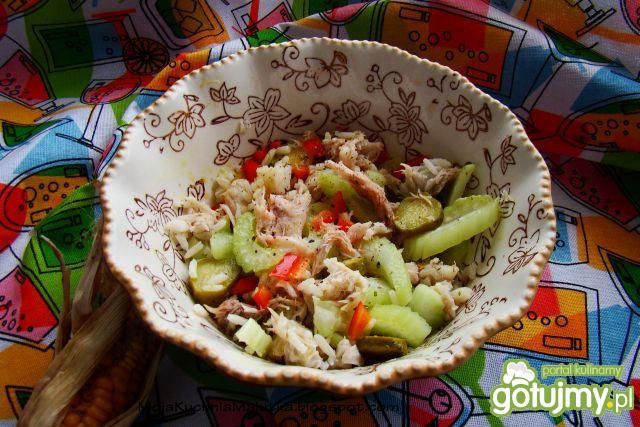 Sałatka ryżowa z makrelą i selerem 