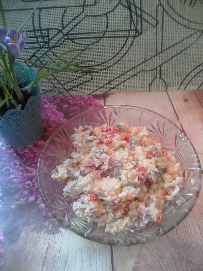 Sałatka ryżowa z matiasem Sałatka ryżowa z matiasem