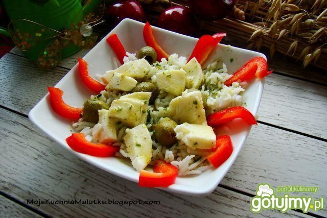 Sałatka ryżowa z papryką i mozzarellą  Sałatka ryżowa z papryką i mozzarellą