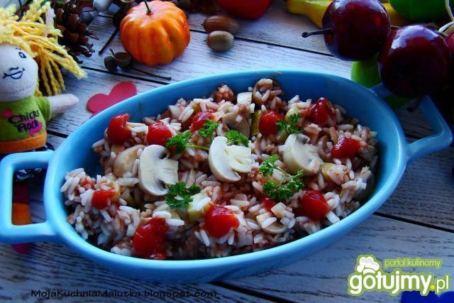Sałatka ryżowa z pieczarkami 