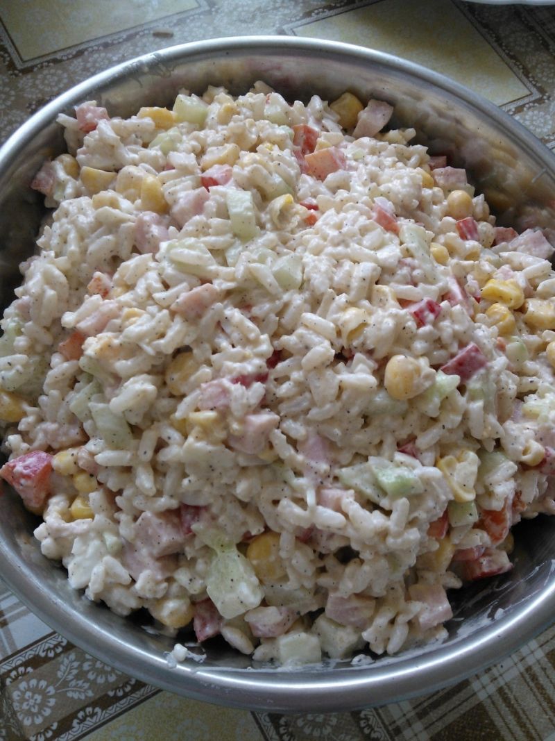 Sałatka ryżowa z szynką drobiową Sałatka ryżowa z szynką drobiową