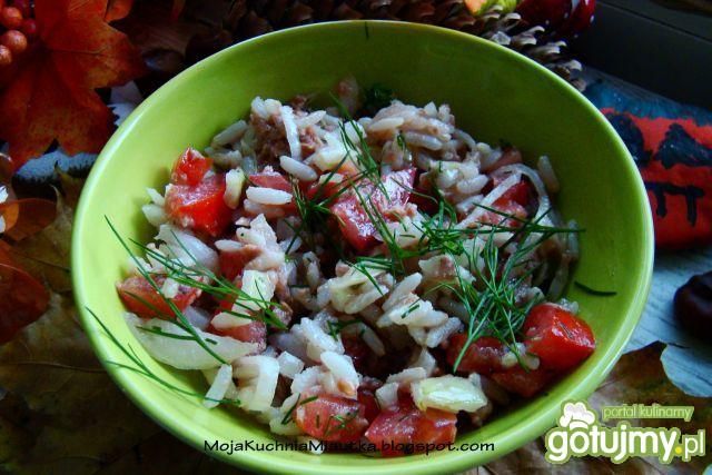 Sałatka ryżowa z tuńczykiem i koperkiem  Sałatka ryżowa z tuńczykiem i koperkiem