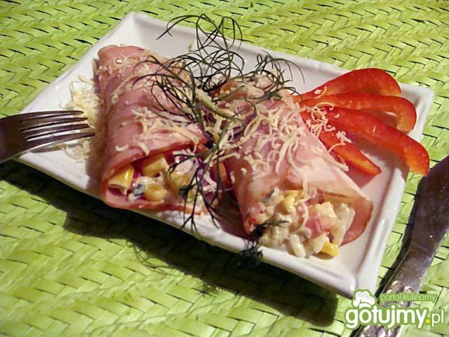 Sałatka ryżowa zawinięta w szynkę 