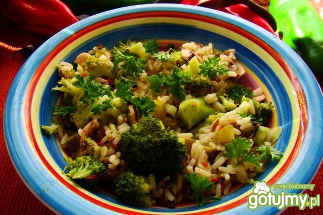 sałatka ryzowo -warzywna  z brokułami  sałatka ryzowo -warzywna  z brokułami
