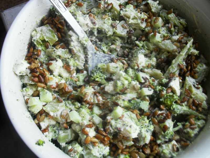 Sałatka ser feta i brokuły