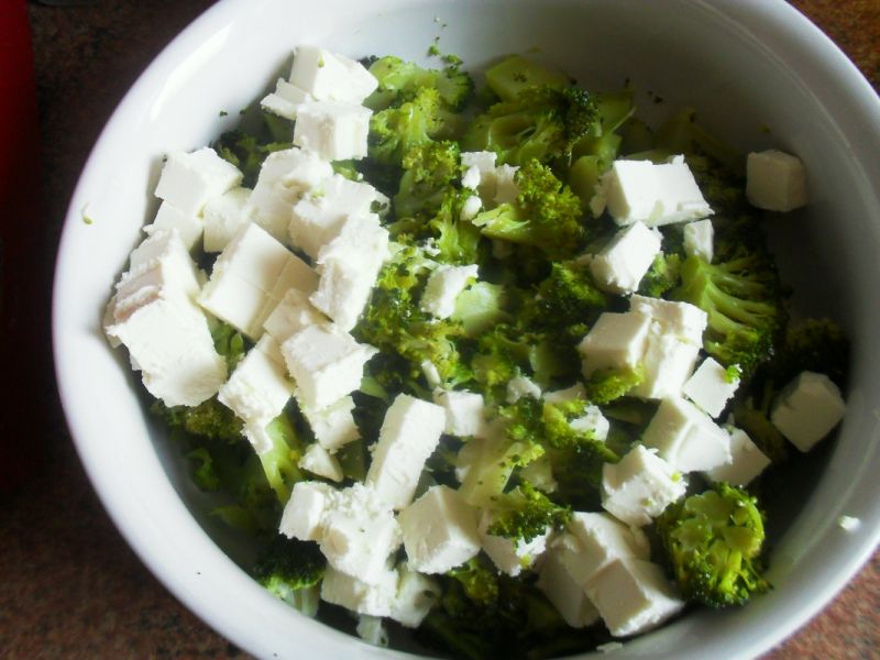 Sałatka ser feta i brokuły