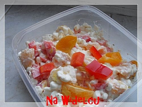 Sałatka serek wiejski z mandarynką  Sałatka serek wiejski z mandarynką