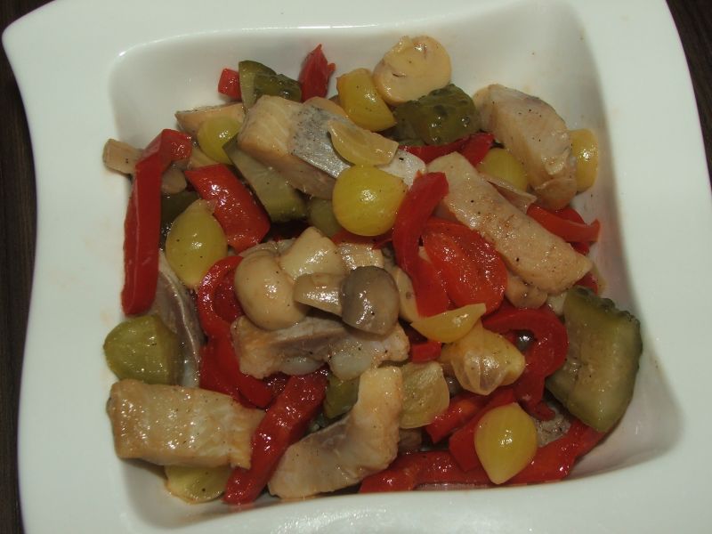 Sałatka "śledzik babuni" Sałatka "śledzik babuni"