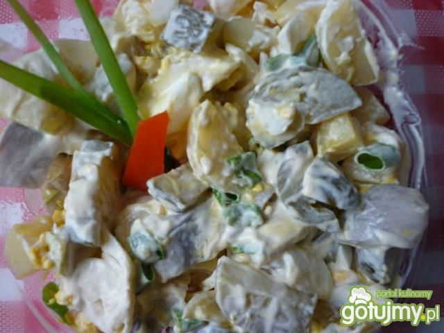 Sałatka śledziowa  Sałatka śledziowa