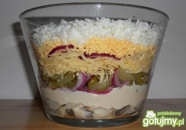 Sałatka śledziowa jak pod śniegiem Sałatka śledziowa jak pod śniegiem