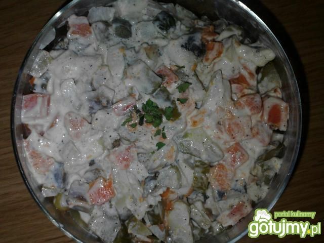 Sałatka śledziową-jarzynowa