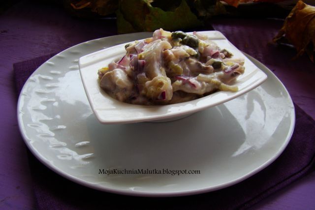 Sałatka śledziowa  kaparami  Sałatka śledziowa  kaparami