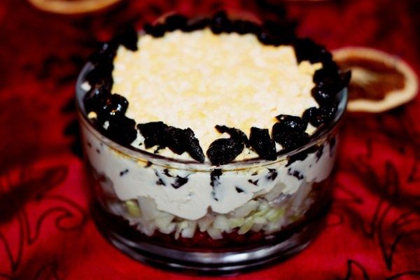 Sałatka śledziowa na słodko