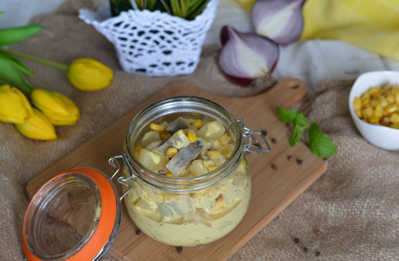 Sałatka śledziowa po hawajsku