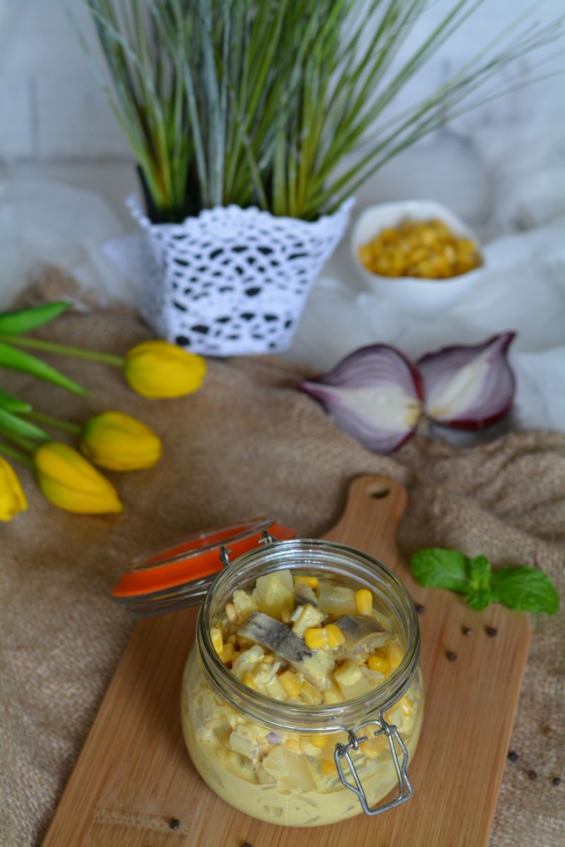 Sałatka śledziowa po hawajsku