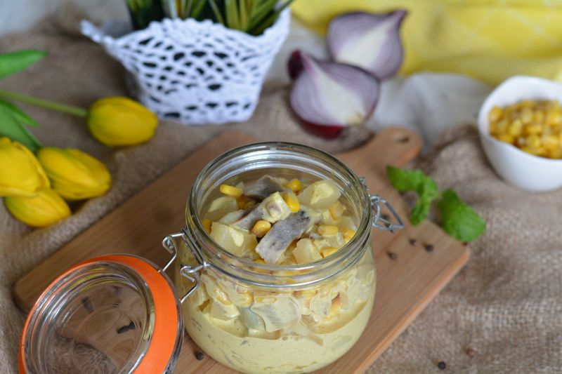 Sałatka śledziowa po hawajsku