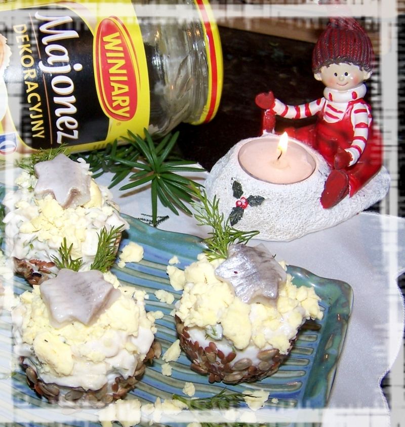 Sałatka śledziowa w jajku