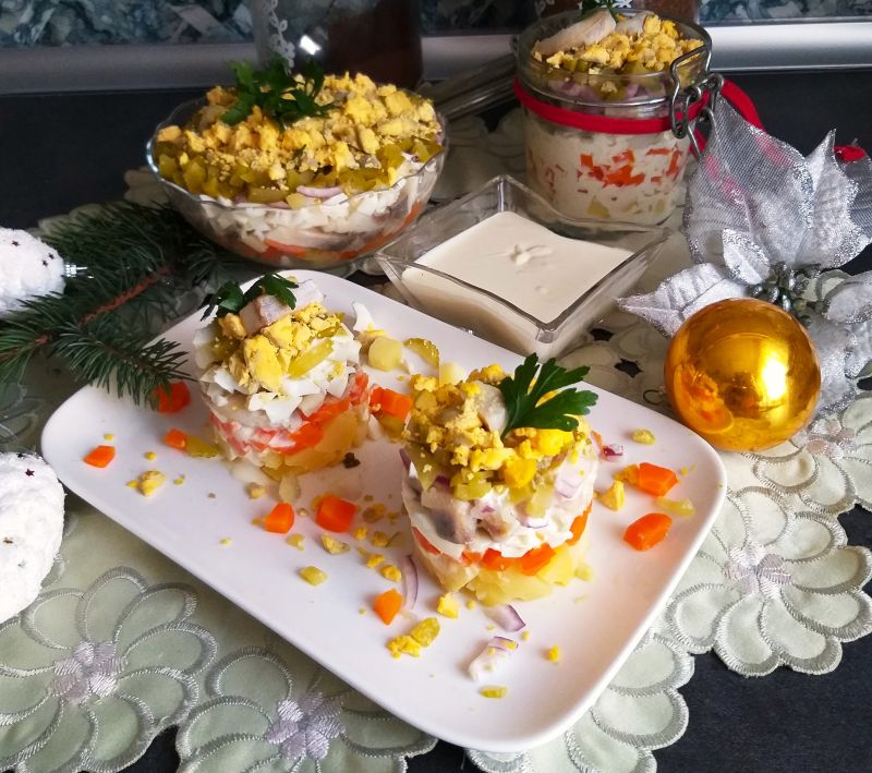 Sałatka śledziowa warstwowa 2