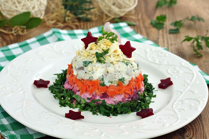 Sałatka śledziowa warstwowa