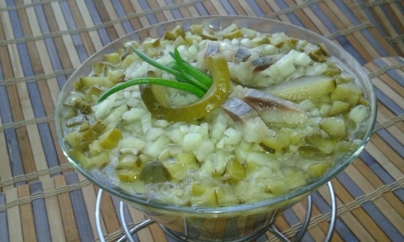 Sałatka śledziowa warstwowa