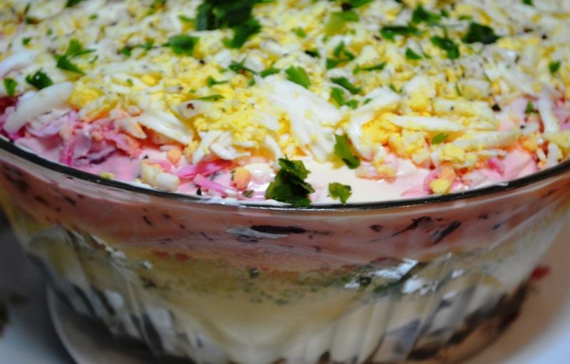 Sałatka śledziowa z buraczkami 