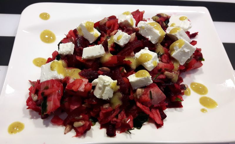 Sałatka śledziowa z buraczkami