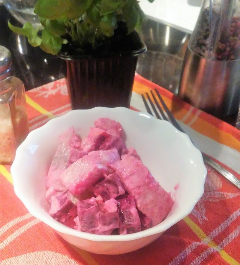 Sałatka śledziowa z burakami Sałatka śledziowa z burakami