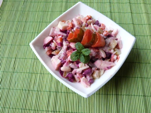 Sałatka śledziowa z czerowonymi burakami Sałatka śledziowa z czerowonymi burakami