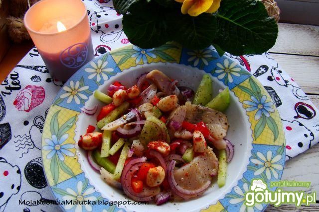 Sałatka śledziowa z czosnkiem