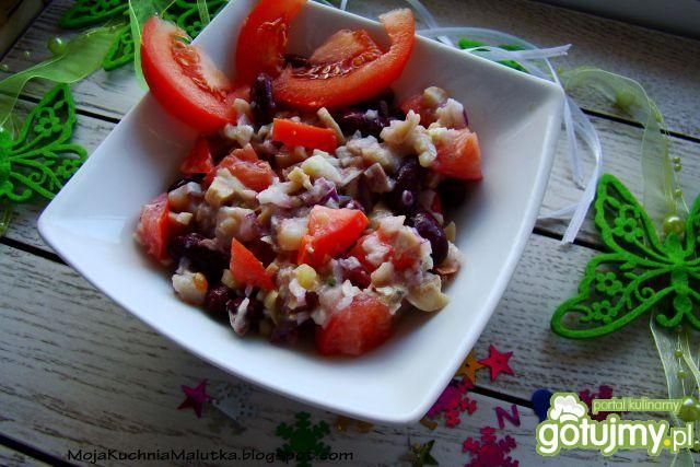 Sałatka śledziowa z fasola i pomidorem 