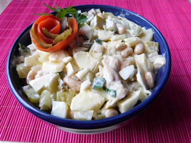 Sałatka śledziowa z fasolką