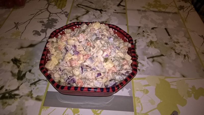 Sałatka śledziowa z gotowanymi warzywami