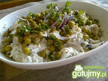 Sałatka śledziowa z groszkiem