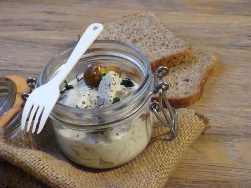 Sałatka śledziowa z grzybkami 