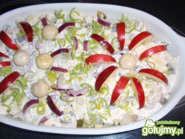 Sałatka śledziowa z jabłkiem Sałatka śledziowa z jabłkiem