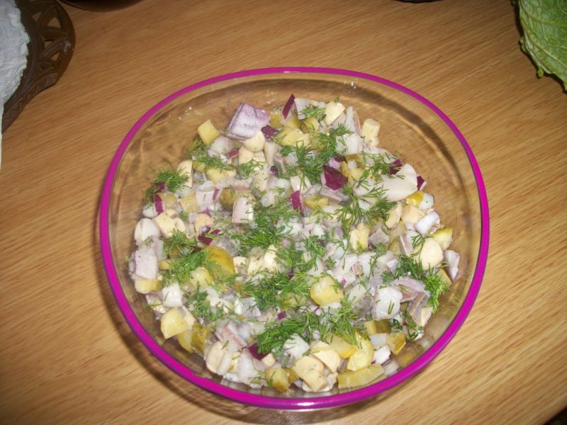 Sałatka śledziowa z koperkiem 