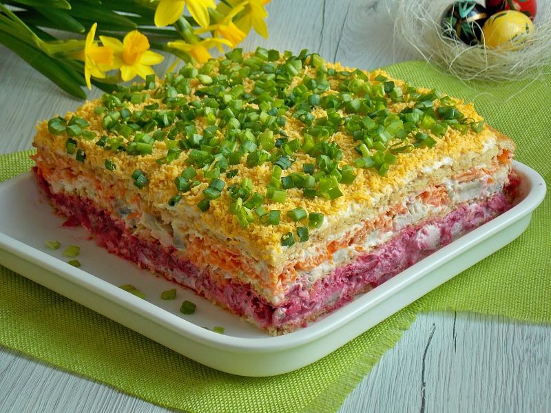 Sałatka śledziowa z krakersami Sałatka śledziowa z krakersami