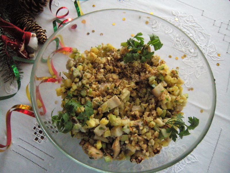 Sałatka śledziowa z kurczakiem