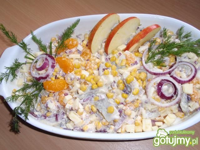 Sałatka śledziowa z mandarynką Sałatka śledziowa z mandarynką