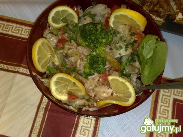 Sałatka śledziowa z ogórkami i pomidoram Sałatka śledziowa z ogórkami i pomidoram